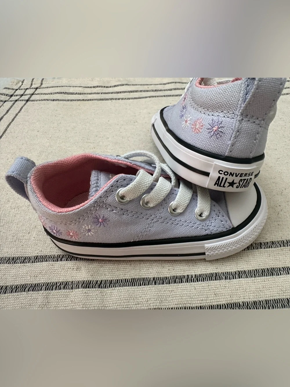 Converse Kids Low Top Sneakers in Light Purple with Pink Lining